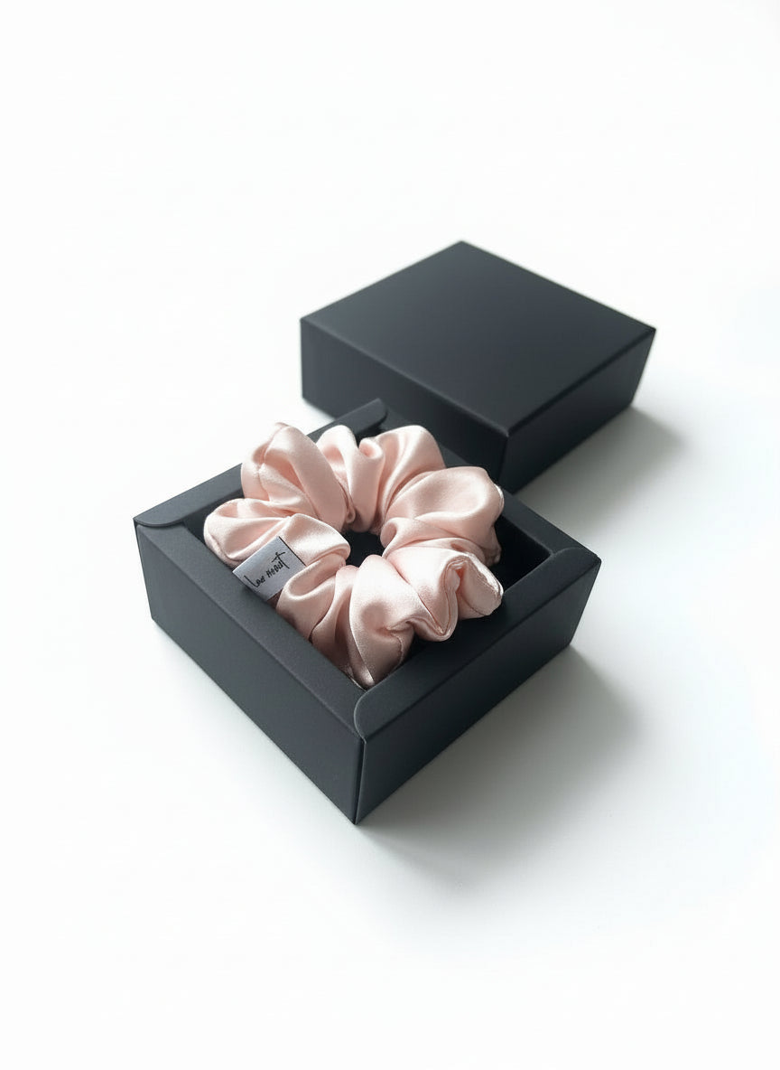 Šilkinė plaukų gumytė (1 vnt., 6 cm) - La Nuit - Baby pink